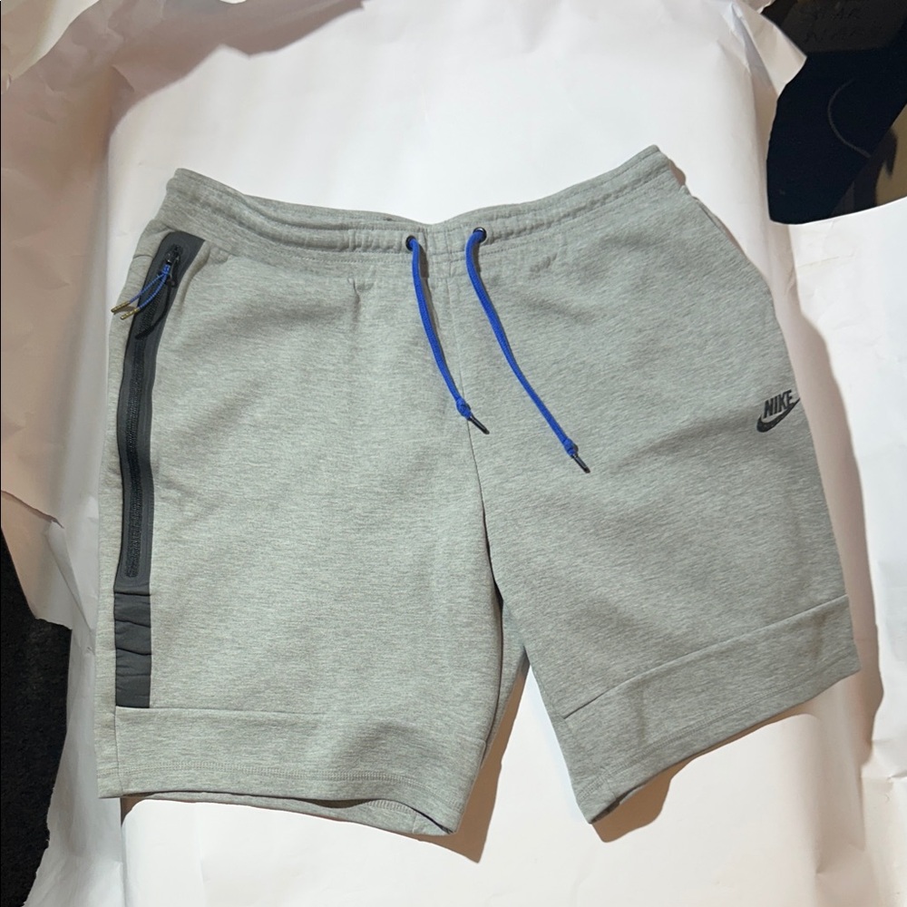 Nike Men’s Light Gray Athletic Shorts with Blue Drawstring and Zipper Pocket - Picture 1 of 7